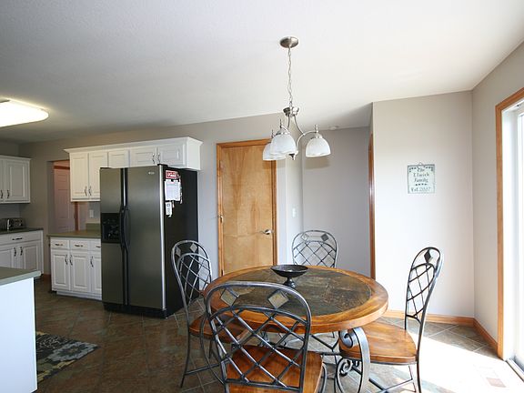 4th image of 18 Sundance Dr