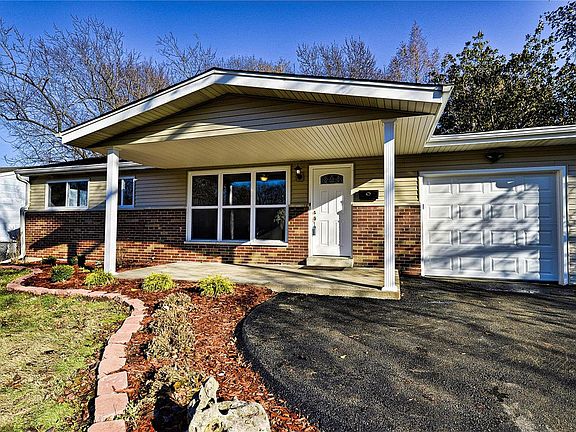 2nd image of 200 Lynn Meadows Ln