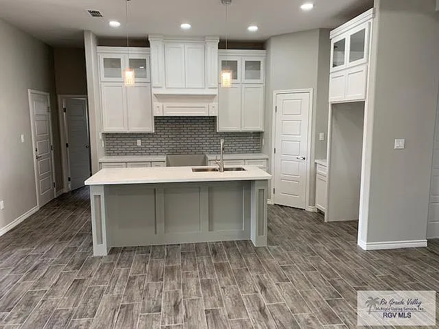 8822 Albatross St — Photo 17