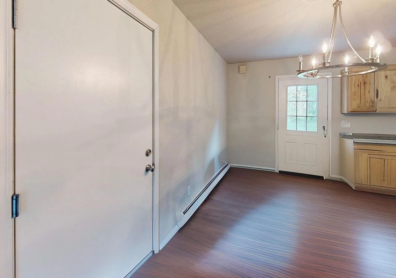 3 Bedroom Home in North Pole with Garage!! — Photo 4
