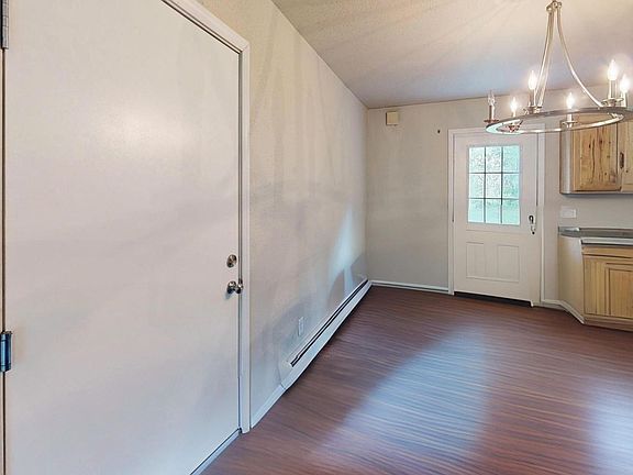 4th image of 2494 Schutzen St