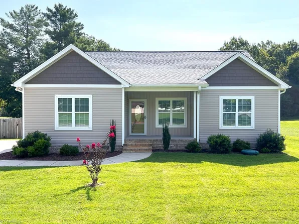 105 N 12th Ave, Mayodan, NC 27027