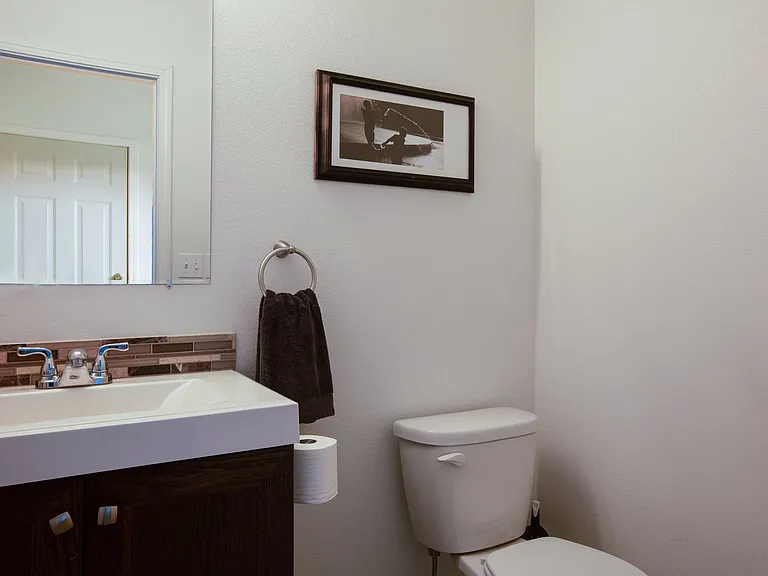 705 Valley View Dr — Photo 28