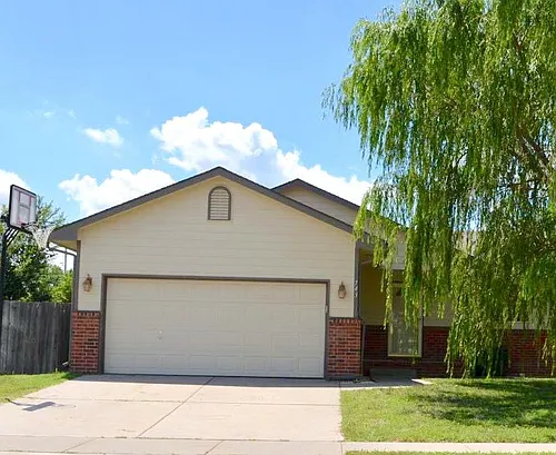 743 S Westview Cir Photo 1