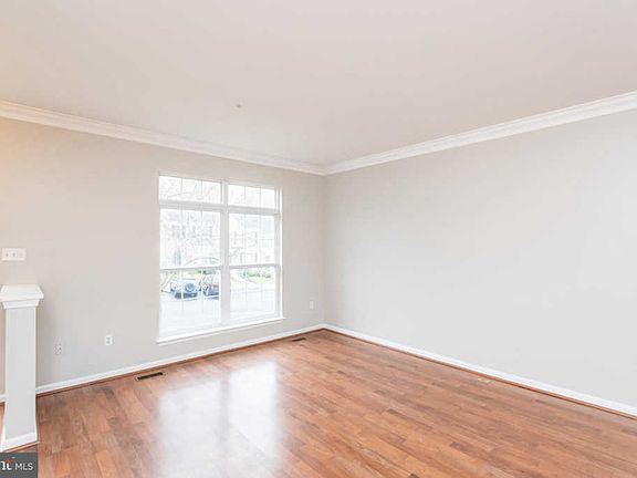 4th image of 438 Amelanchier Ct