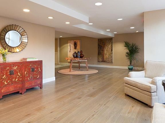 Deluxe Building Lobby