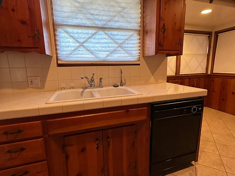 4411 Mammoth Ave — Photo 8
