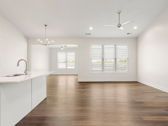 5th image of 5 Frank Ct