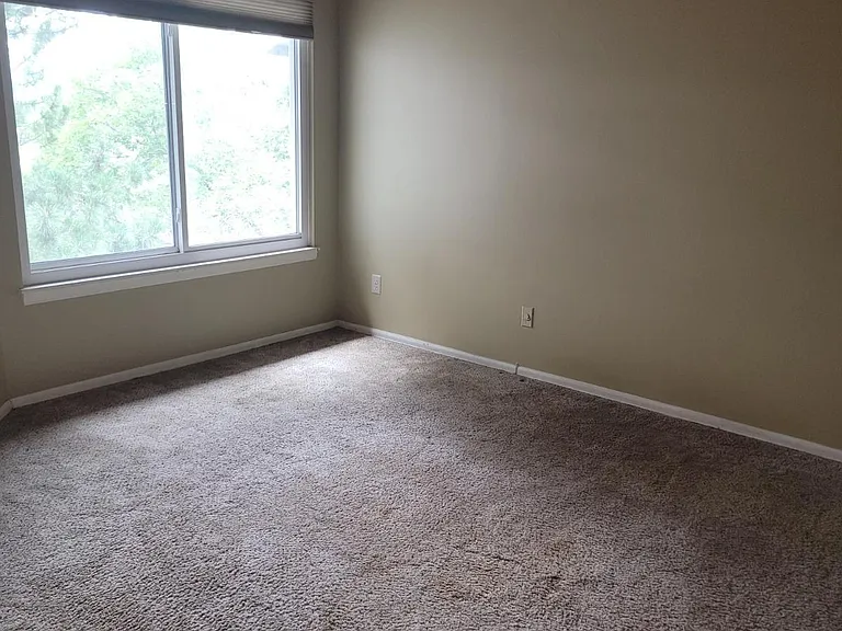 1074 Acapulco Ct — Photo 11