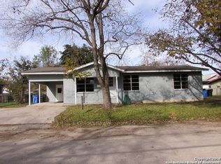 922 E Ireland St, Seguin, TX 78155