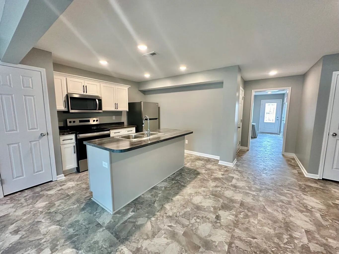 3 bed, 2.5 bath, 1600 sqft, $1,450 — Photo 3