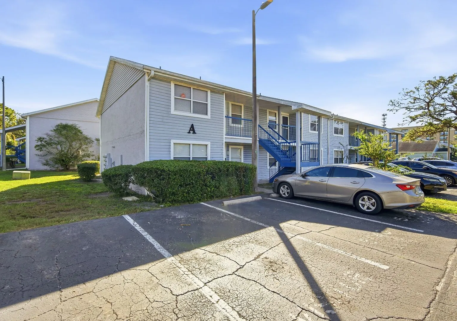 Cute Condo Within Walking Distance To Usf — Photo 1