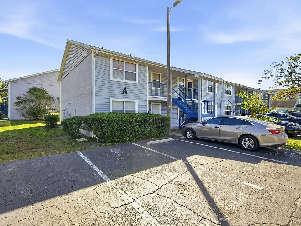 5046 Terrace Palms Cir #101