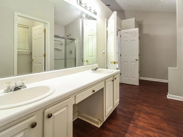 5729 Lakeview Cir — Photo 17
