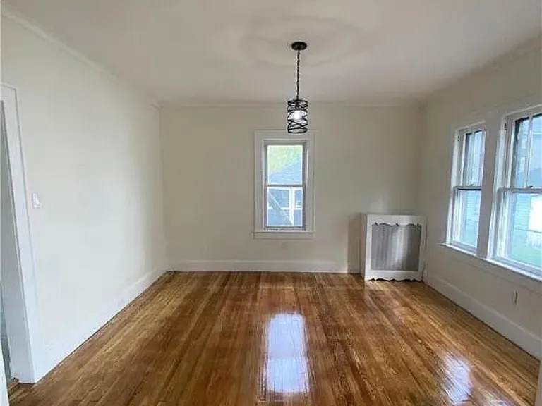 24 Stafford Ave — Photo 4