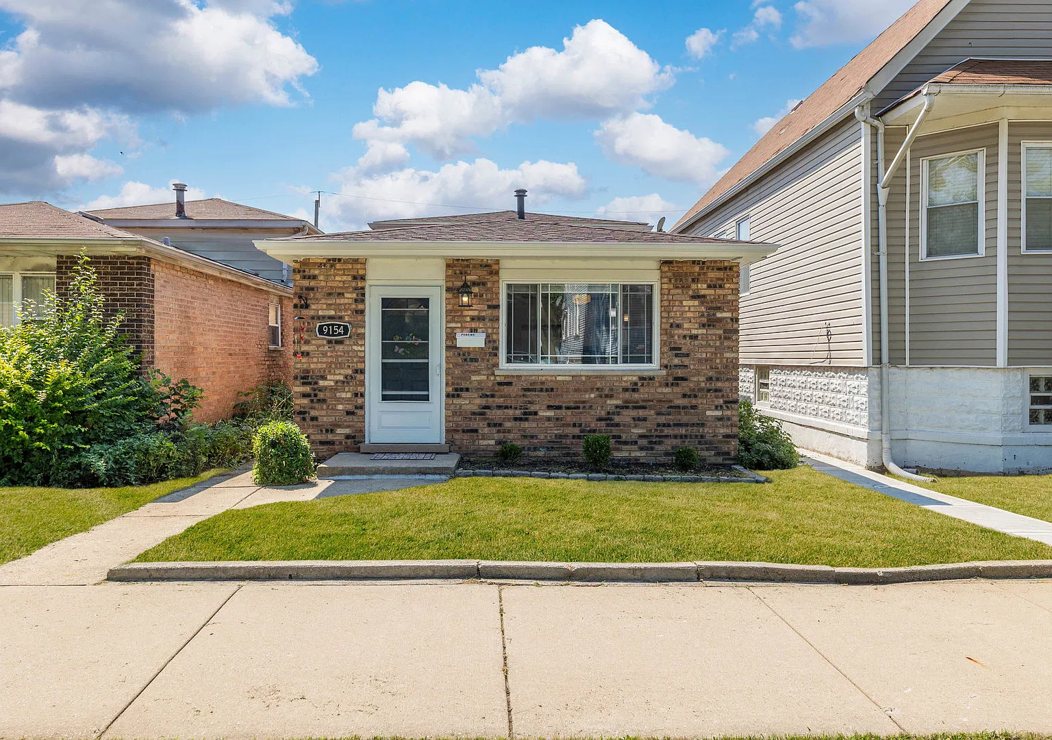 4 bed, 969 sqft, $2,200 — Photo 1