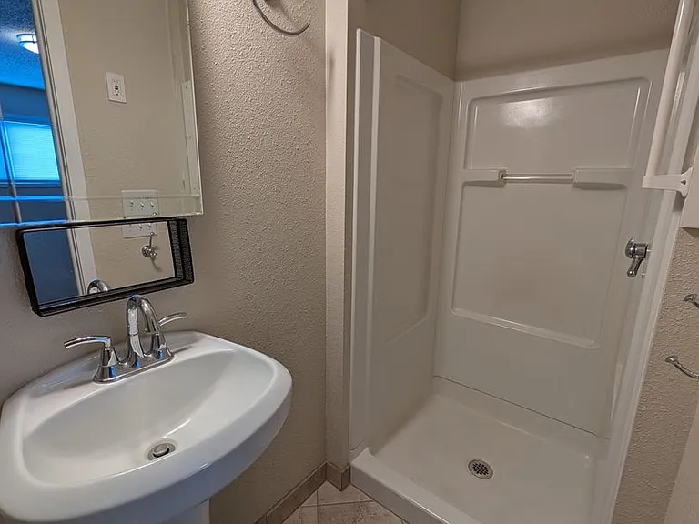 722 Bryden Ave — Photo 5