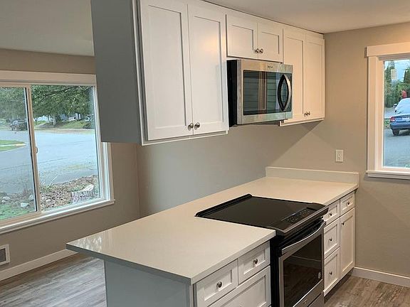4th image of 685 SE 8th Ave APT 101