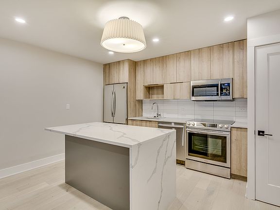 1BedConv - Kitchen