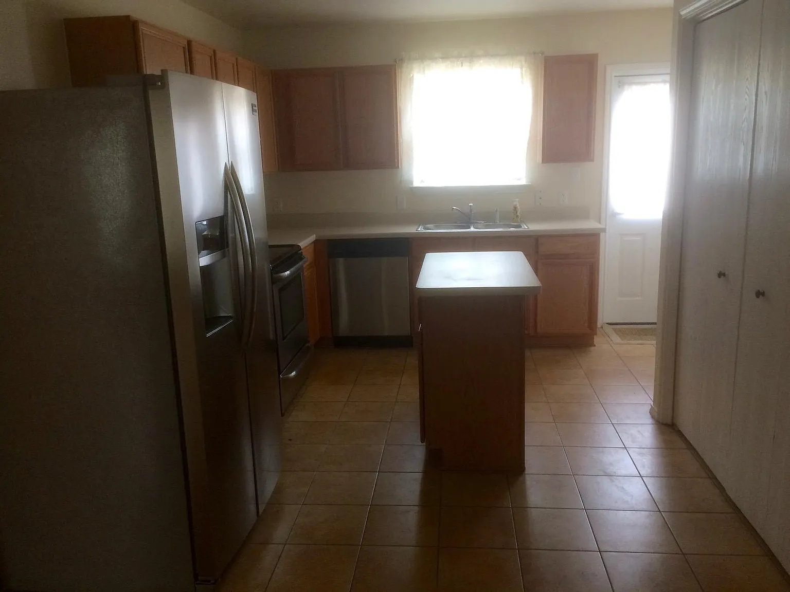 3 bed, 1400 sqft, $1,800 — Photo 4