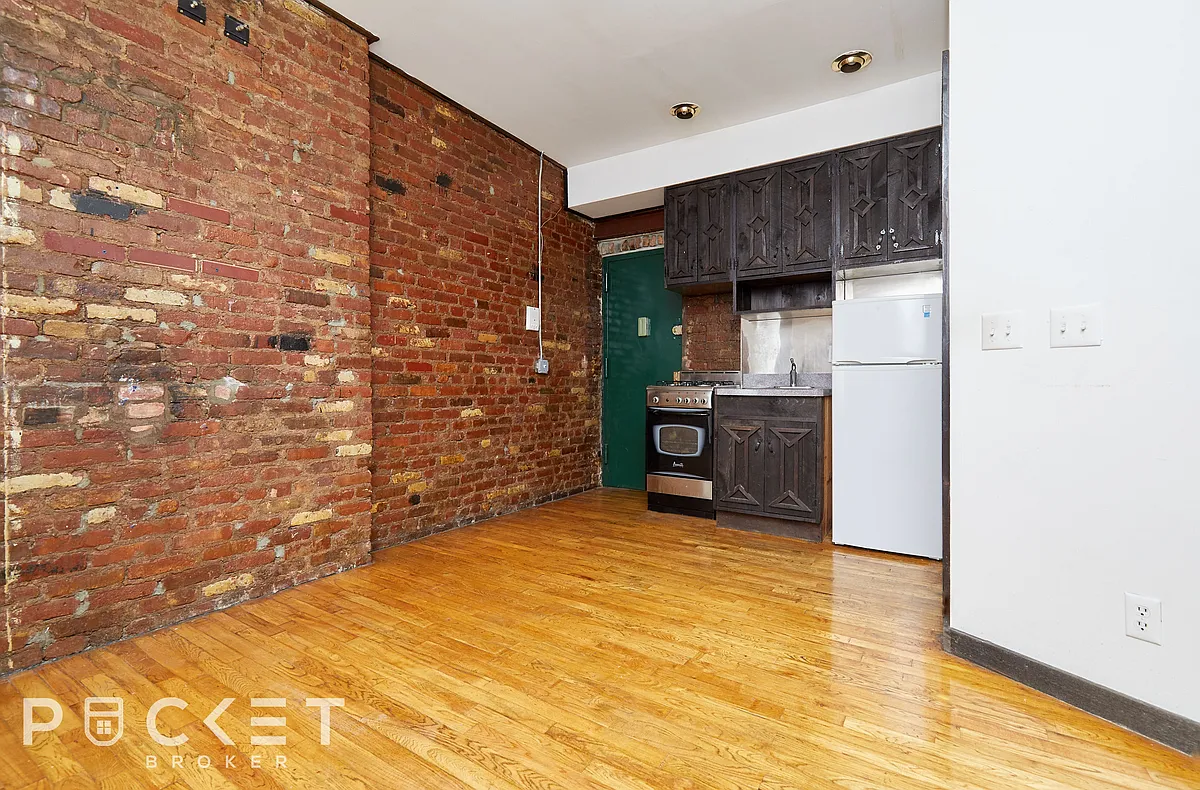 Building Photo - 520 E 14th St #27