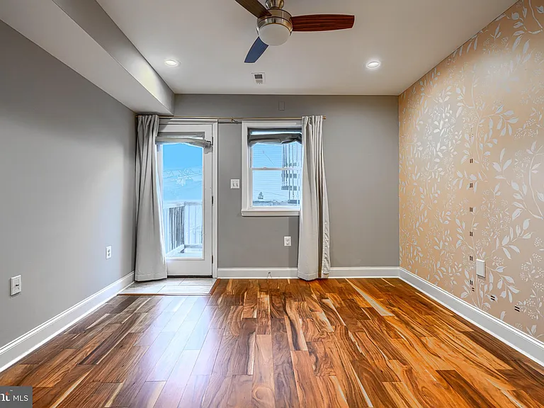 1620 E Clement St — Photo 24