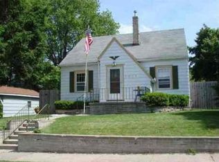 1011 Leavitt St, Waterloo, IA 50702