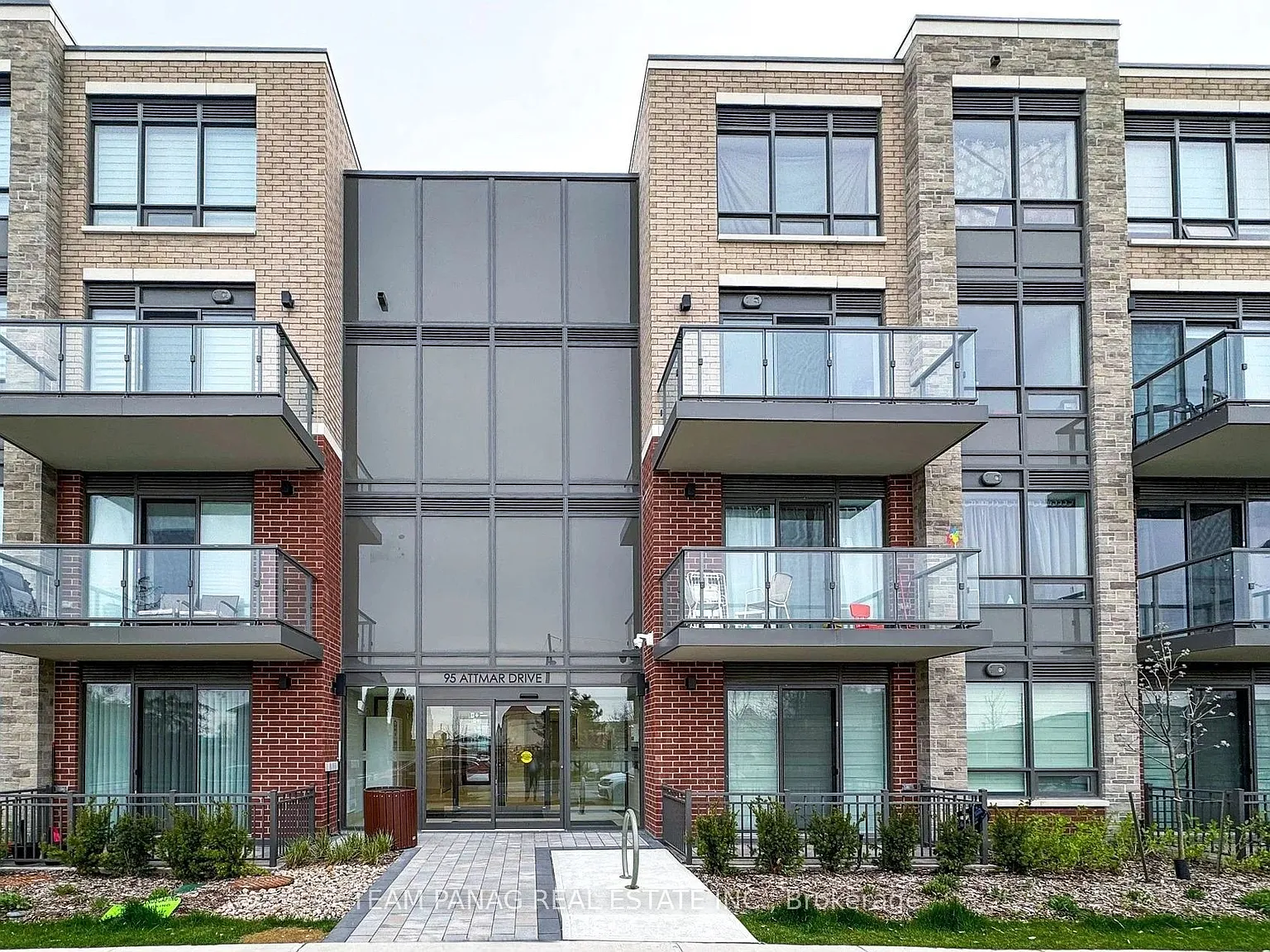 3 bed, $2,800 — Photo 1