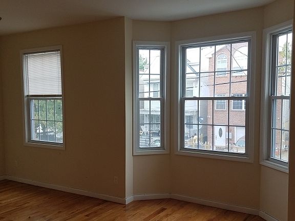 3rd image of 141 Ege Ave #1