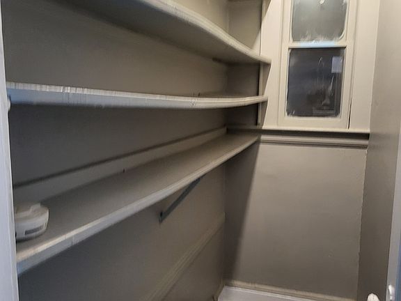 2nd image of 417 Leslie St