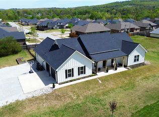 1528 S Roberts Rd, Fayetteville, AR 72701