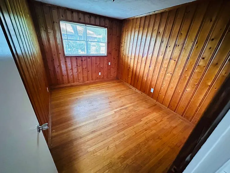 1822 Grove Hill Ln — Photo 21