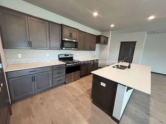 4th image of 246 N Olivewood Ln