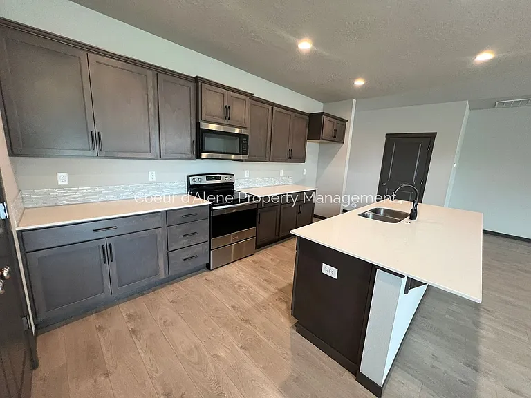 246 N Olivewood Ln — Photo 4