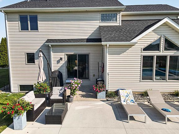 5th image of 1029 Island Brooks Ln