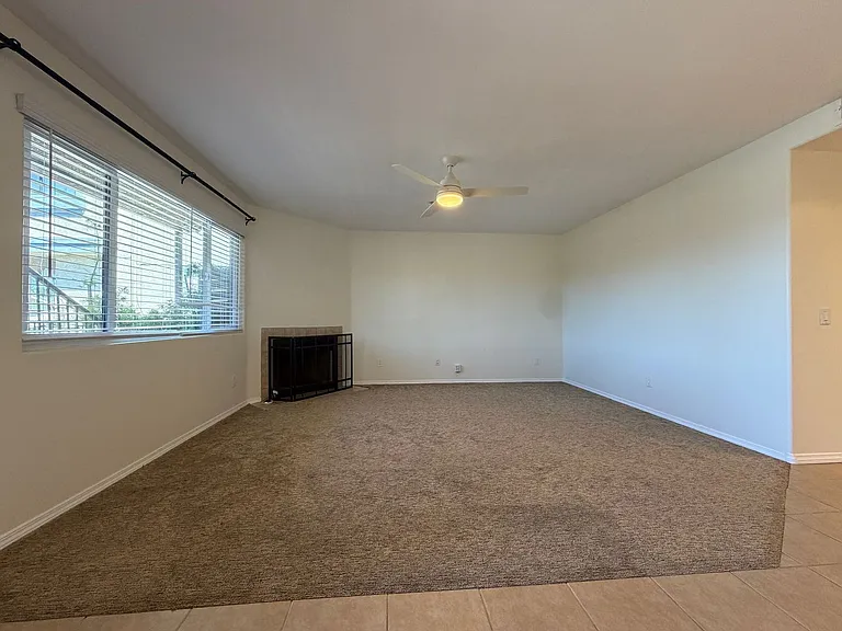 2623 Calle Del Comercio — Photo 8