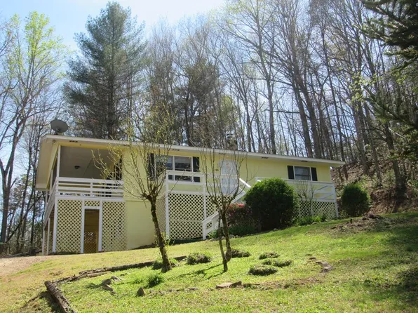 95 Blackberry Ln, Franklin, NC 28734