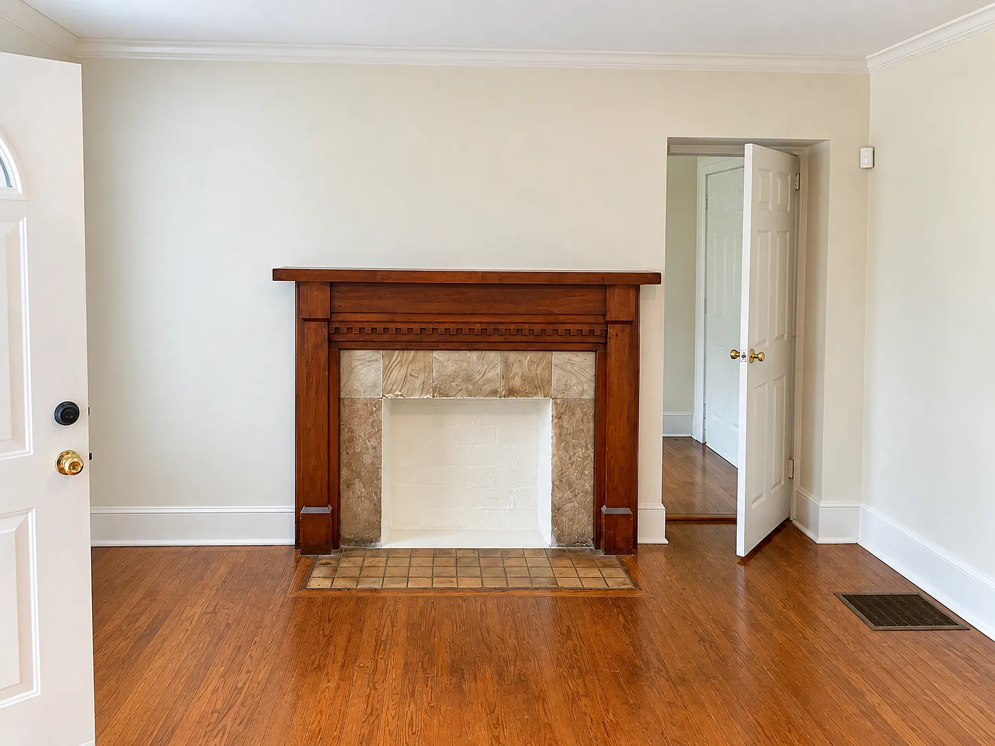 3 bed, 1155 sqft, $2,200 — Photo 3