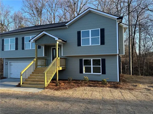 140 Highland Pointe Dr, Alto, GA 30510