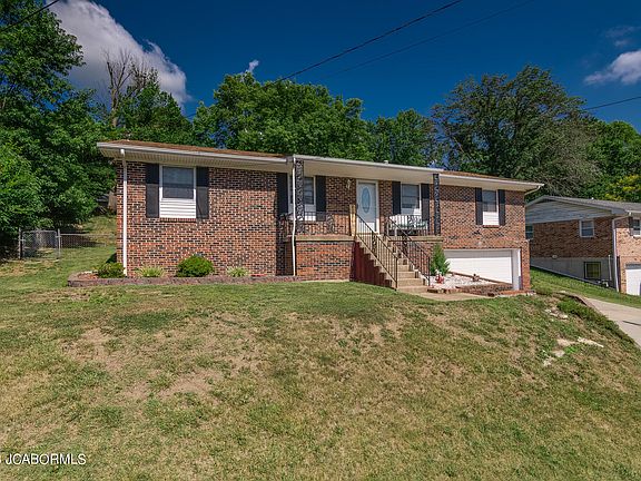 2nd image of 800 Belair Dr
