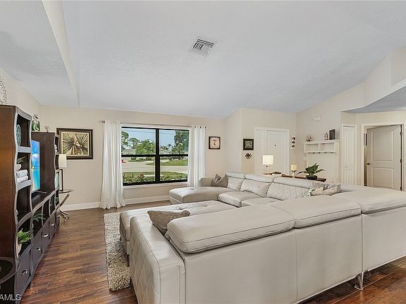5th image of 5891 Sandburg Dr