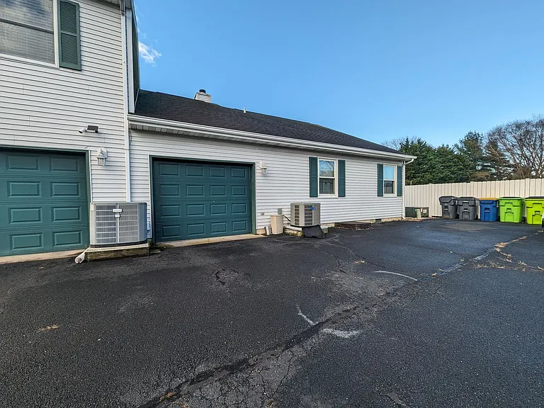 406 Franklin St — Photo 16