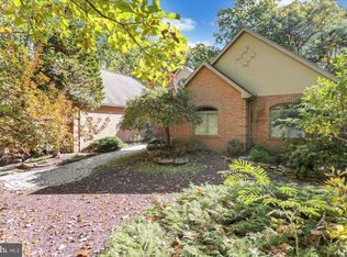 8 Hidden Pond Dr, Reading, PA 19607