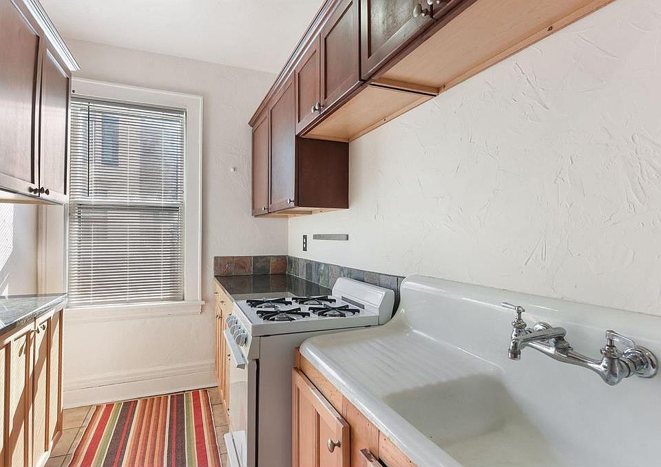 1st image of 1917 Emerson Ave S #101
