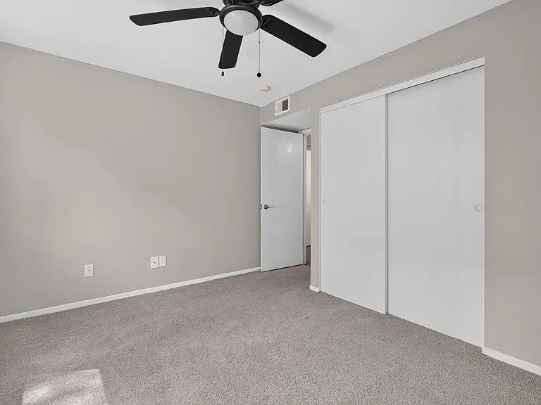 Hollow Hills Apartments — Photo 134