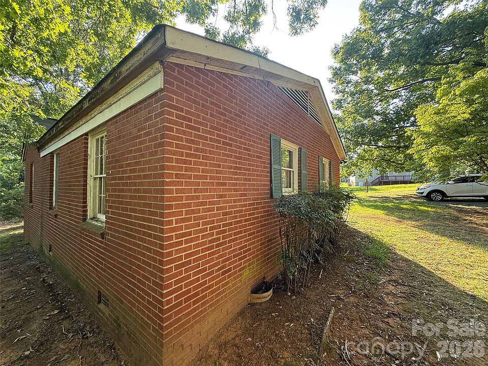 1st image of 8915 Idlewild Rd