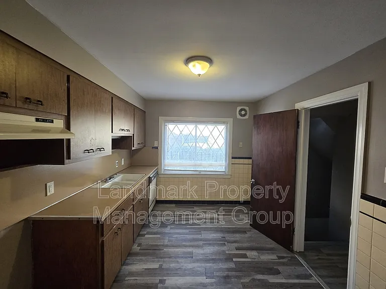 9657 E Outer Dr — Photo 9
