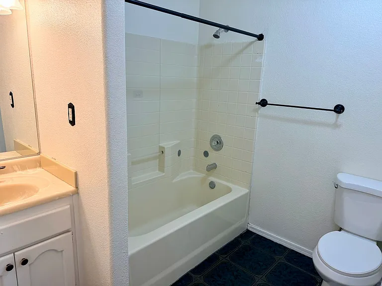 2013 E Mendez St — Photo 15