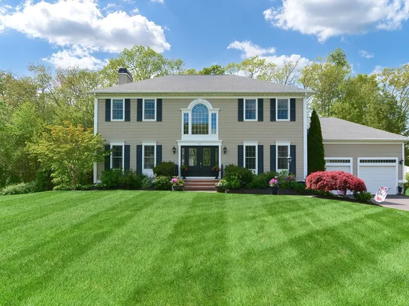 84 Rodney Lecours Dr, North Attleboro, MA 02760