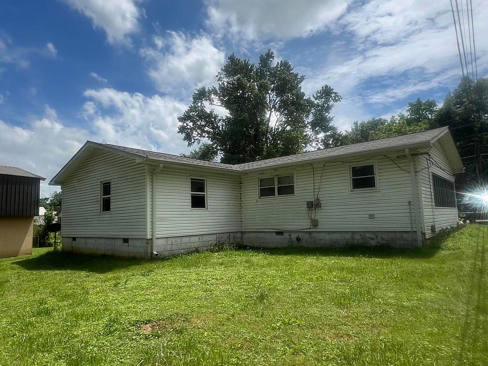 2nd image of 2625 Spring Place Rd SE